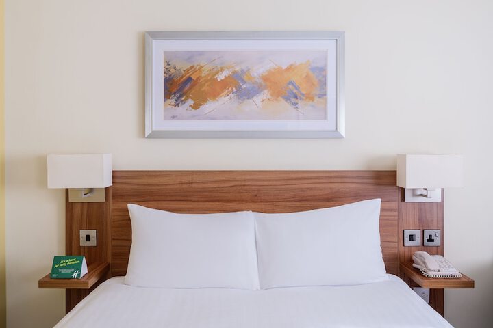 Room 28 of 109