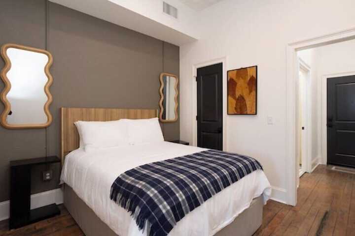 Room 4 of 34