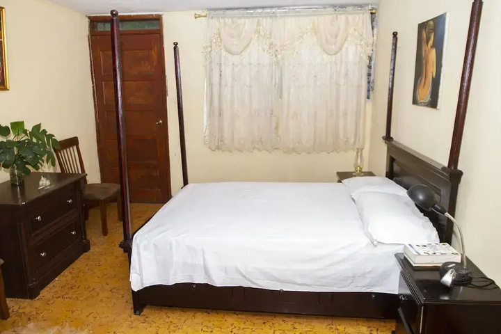 Room 7 of 16