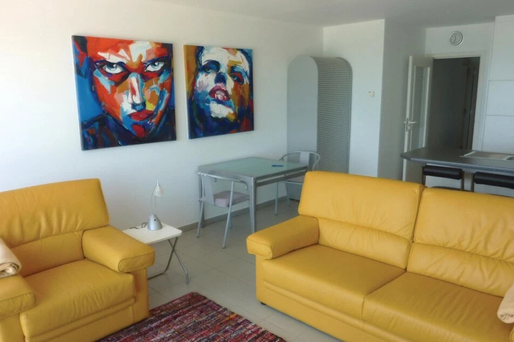 Room 5 of 13