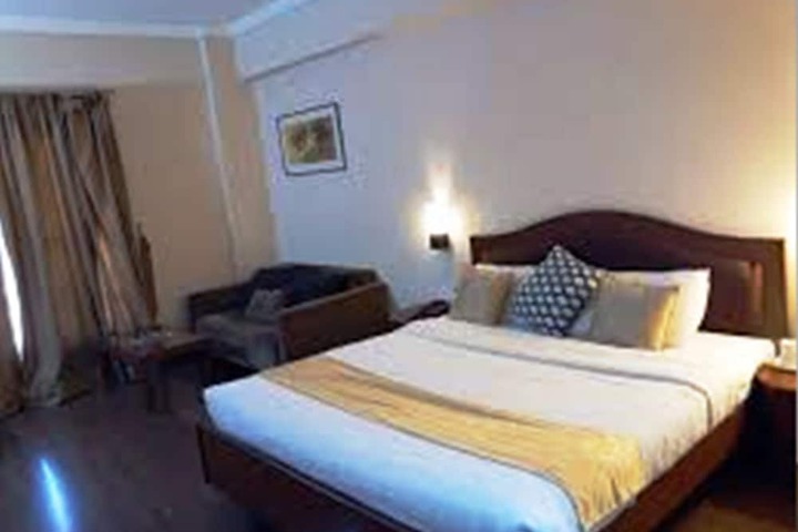 Room 15 of 165