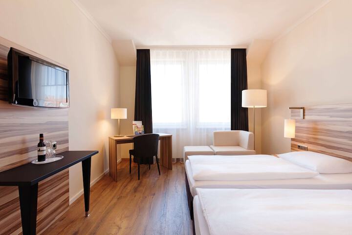 Room 15 of 79