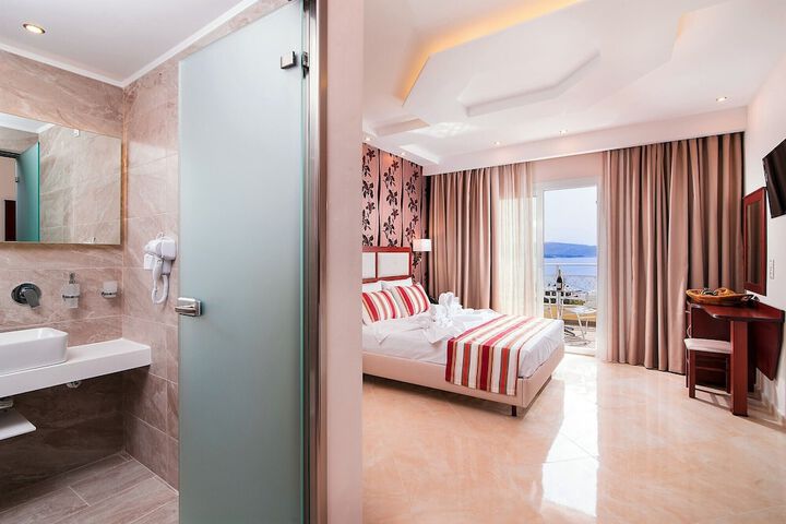 Room 32 of 84