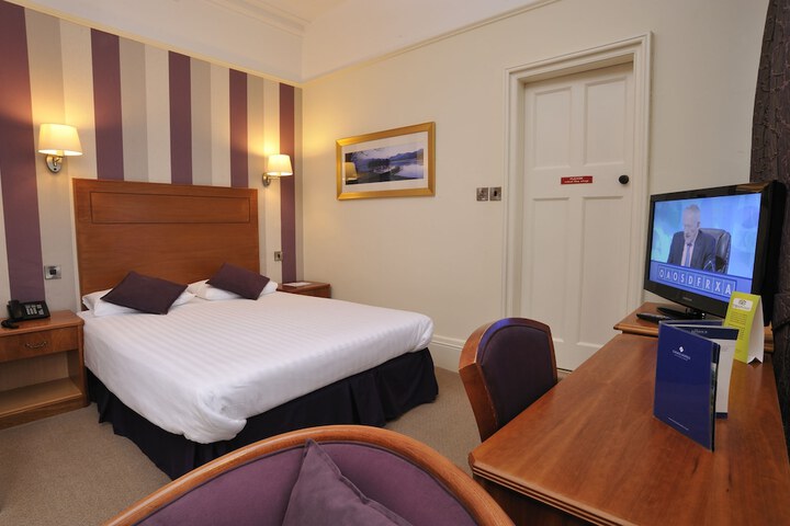 Room 3 of 65