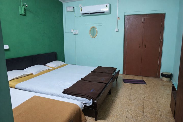 Room 6 of 14