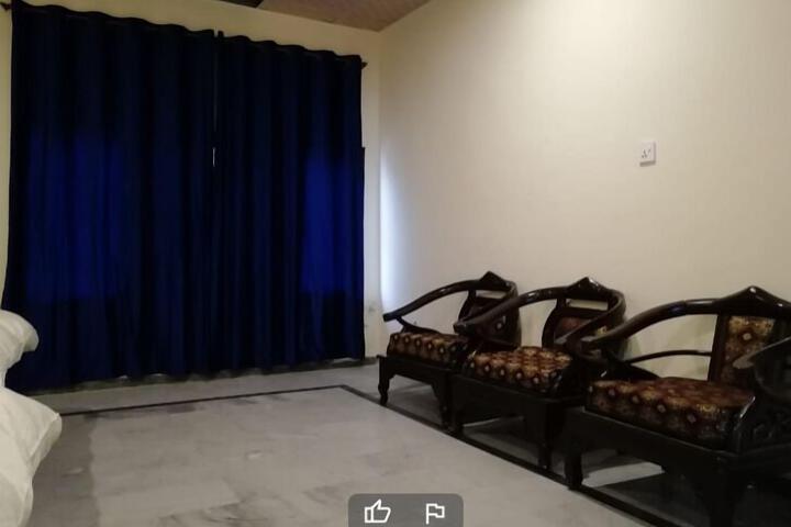 Room 6 of 7