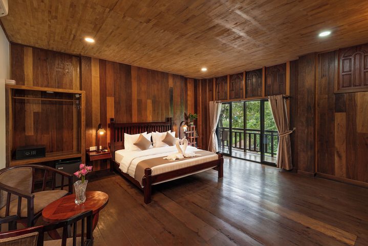 Room 10 of 28