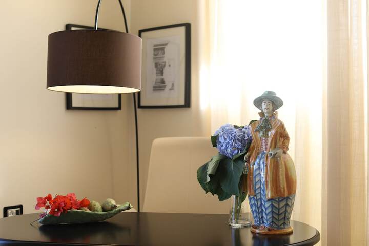 Room 27 of 200