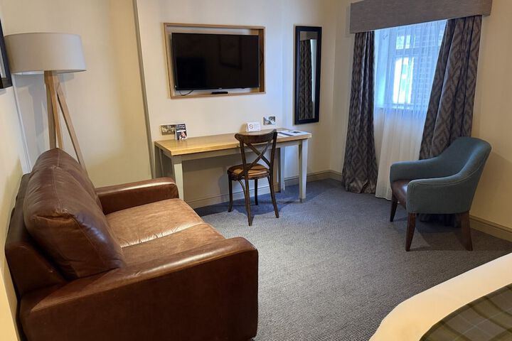 Room 17 of 49
