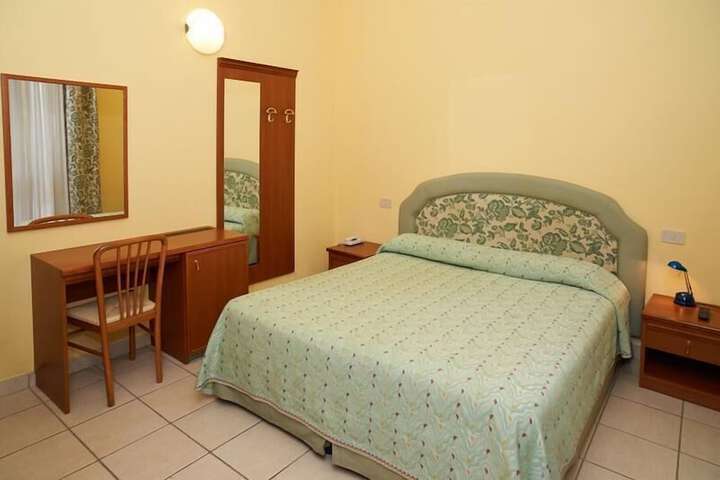 Room 8 of 44