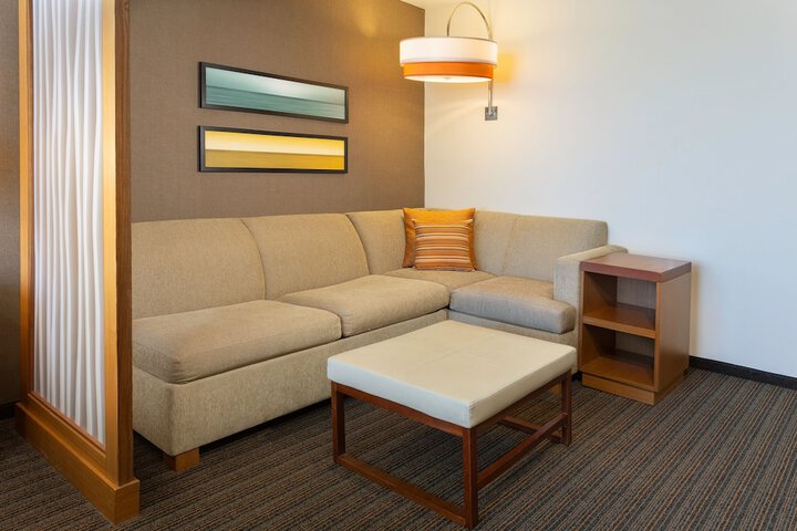 Room 8 of 33
