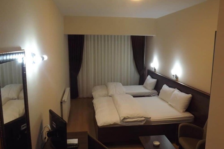 Room 6 of 13