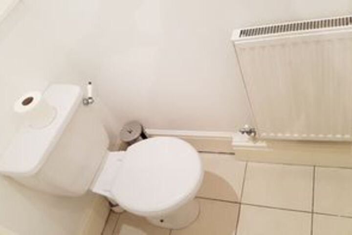 Room 4 of 17