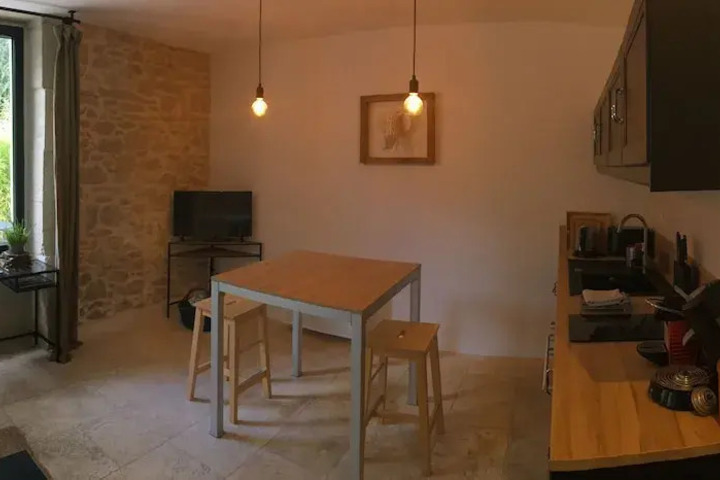 Room 4 of 18