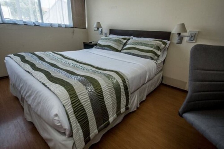 Room 7 of 9