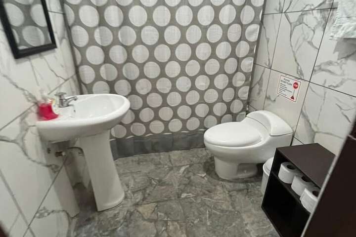 Room 128 of 178