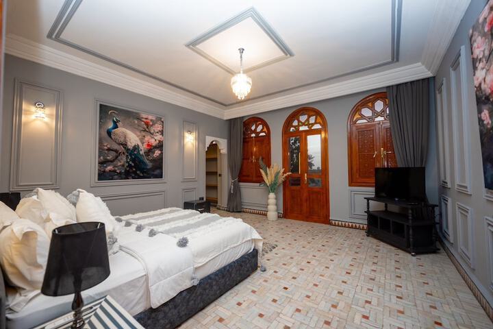 Room 5 of 32