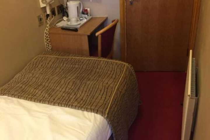 Room 19 of 40