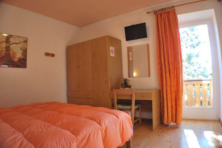 Room 6 of 61