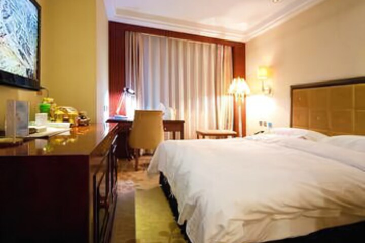 Room 2 of 8