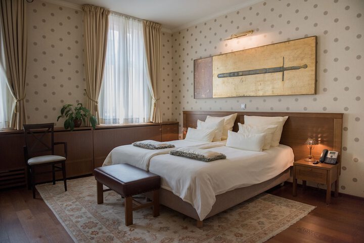 Room 2 of 66