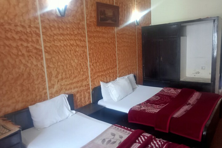 Room 4 of 18
