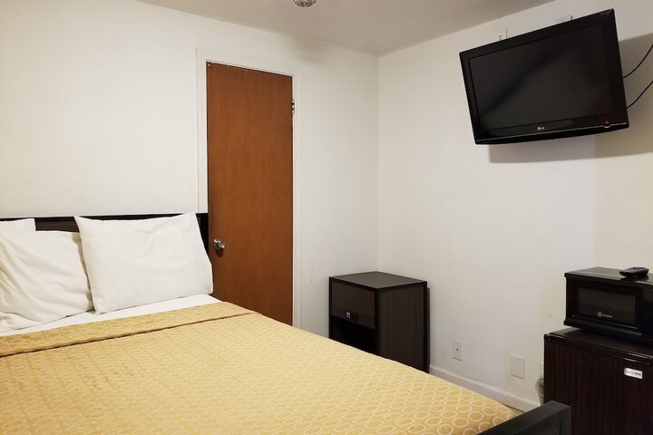Room 12 of 16