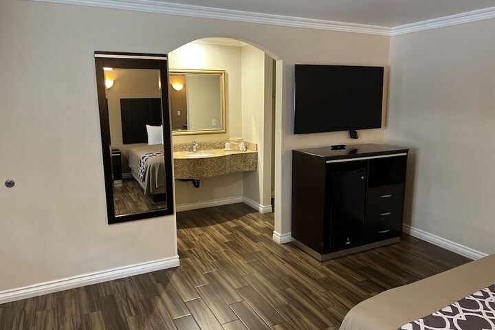 Room 21 of 66