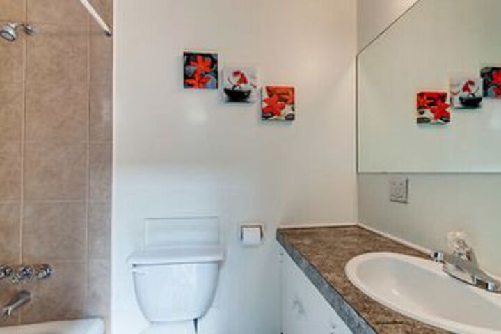 Room 4 of 32