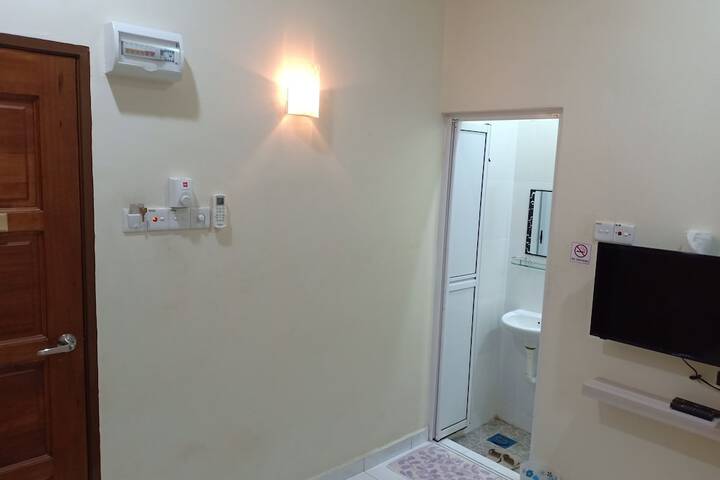 Room 9 of 33