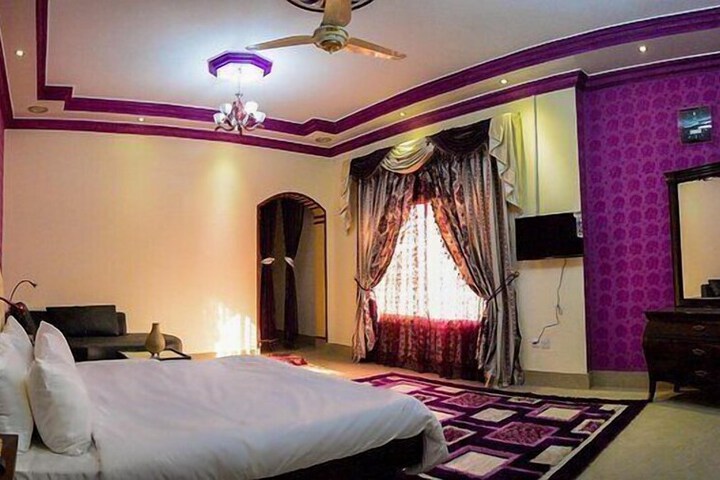 Room 4 of 35