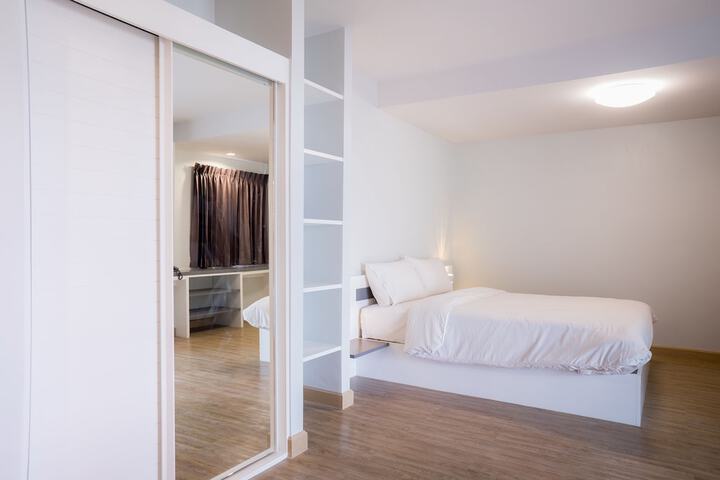 Room 13 of 36