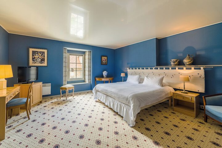 Room 6 of 49