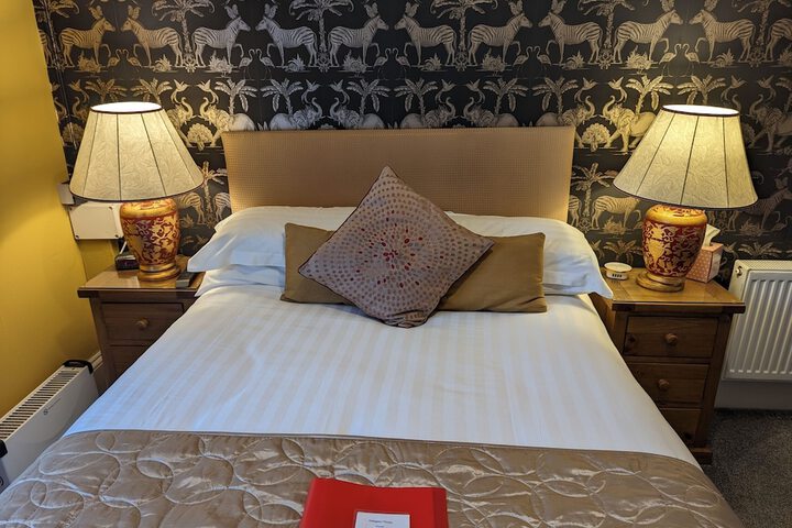 Room 6 of 101