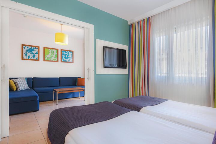 Room 26 of 196