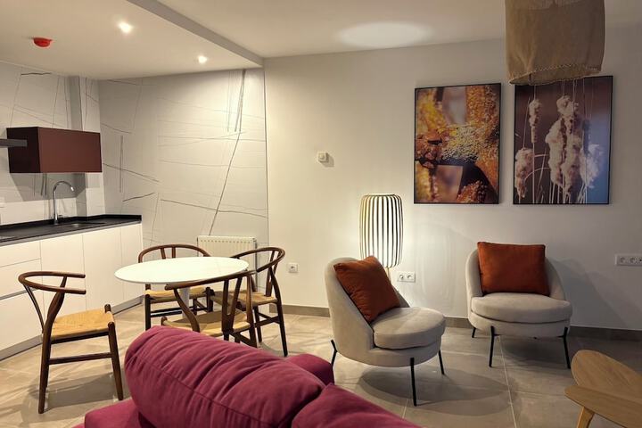 Room 7 of 32