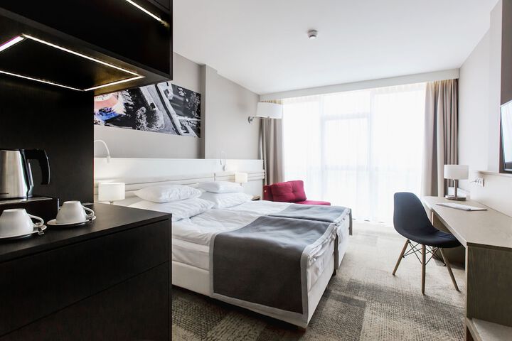 Room 10 of 76