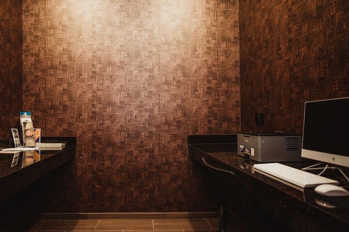 Business Center 82 of 88