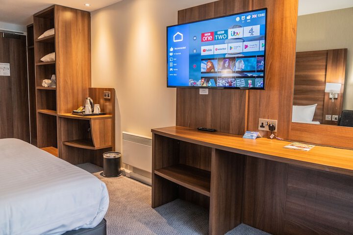 Room 5 of 37