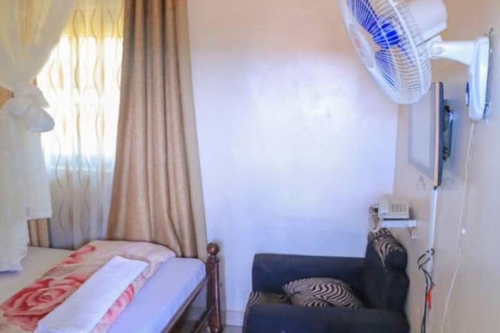 Room 4 of 20