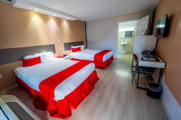 2 Double Beds Mobility Accessible (7 of 7)