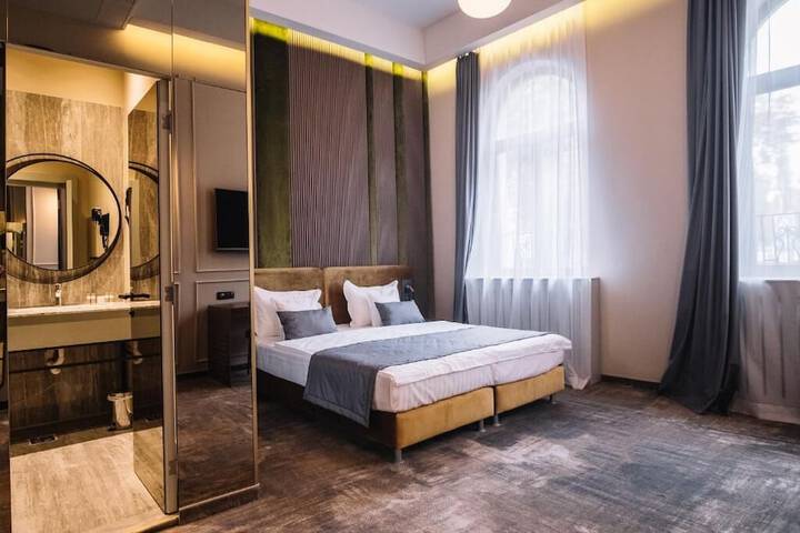 Room 34 of 120
