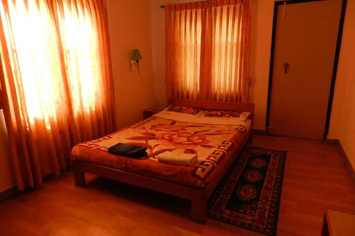 Room 6 of 68