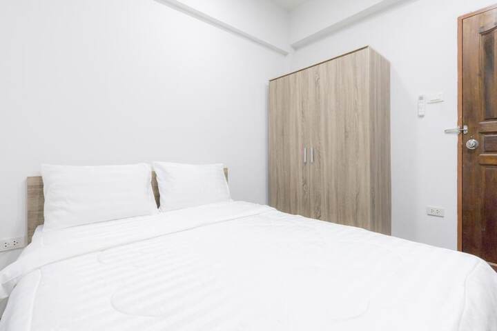 Room 6 of 34