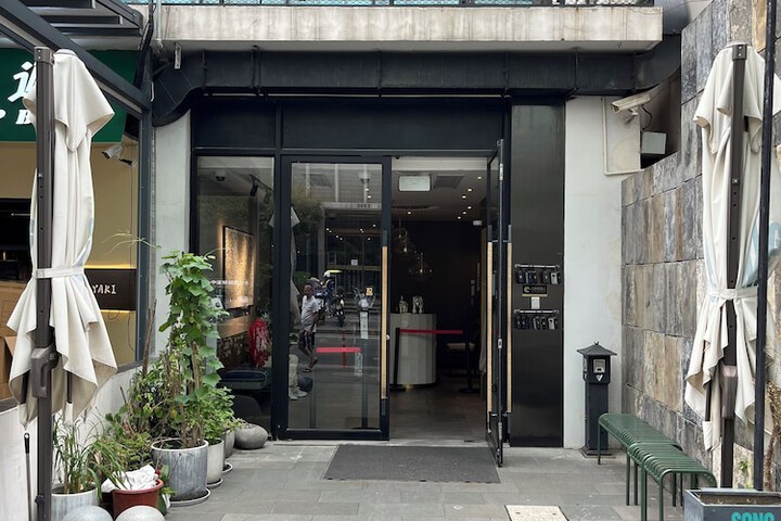 MIJU HOUSE Gubei-a small white building beside Shanghai oil painting sculpture institute in Shanghái