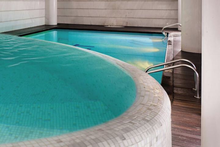 Pool Hotel