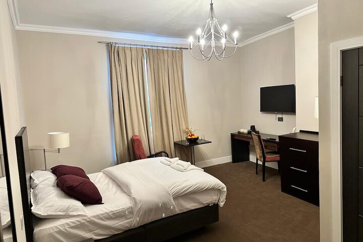 Room 7 of 14