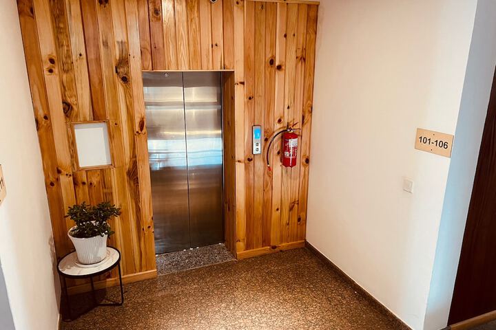 Room 11 of 33