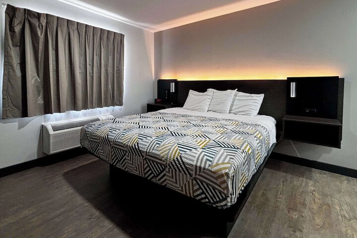 Room 9 of 13