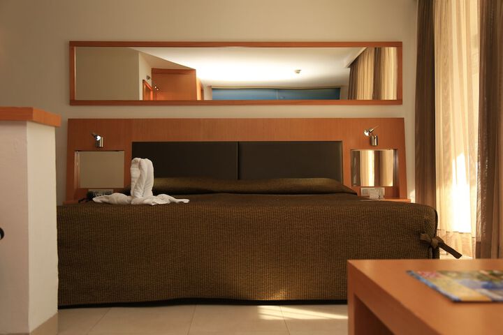 Room 6 of 71